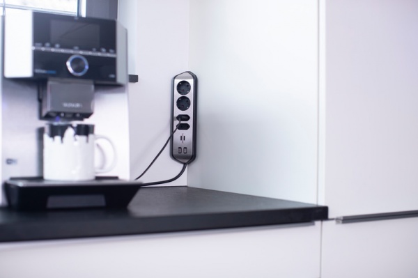 Удлинитель бытовой Brennenstuhl Estilo с USB с заземлением 4 гн. черно-серый 2 м 1153590410 