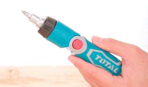 Отвертка Total с храповым механизмом + биты 12 шт. 13 шт. TACSD30136