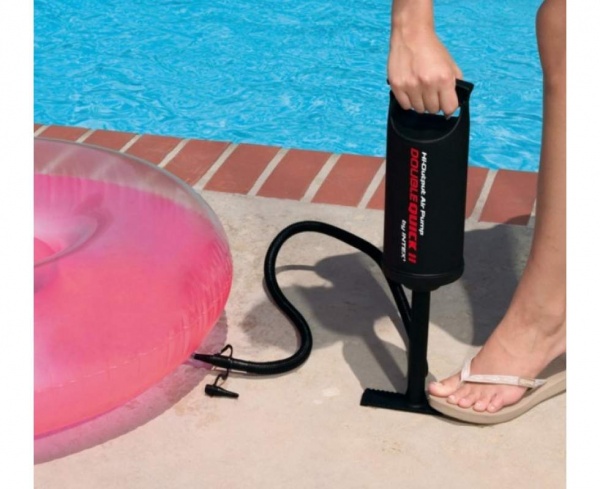 Насос портативный Intex 1,7 л +2 насадки арт. 68614