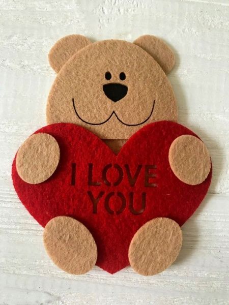 Декоративное изделие Медвежонок с сердечком 10 см 125108 Діамантові ручки