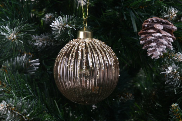 Ялинкова іграшка у формі кулі з крижинками скляна 8 см 8 мм рожевий ABT620060