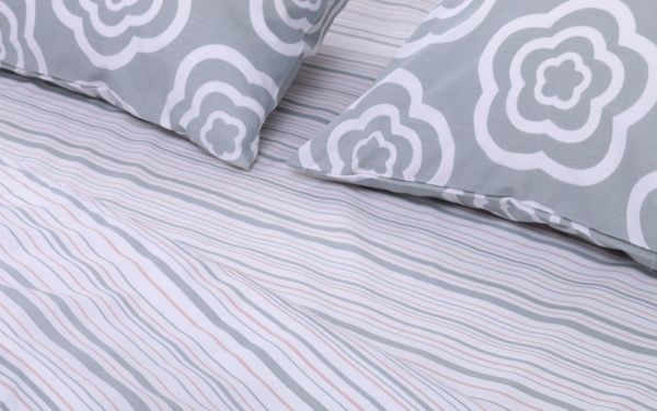 Комплект постільної білизни Білі троянди 2 200х220 см сірий із білим 