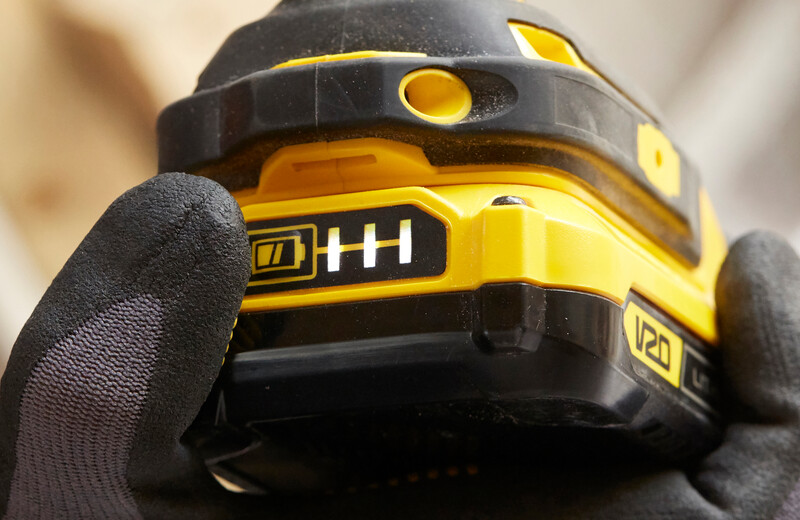 Гайковерт ударный аккумуляторный Stanley FatMax SFMCF820D2K