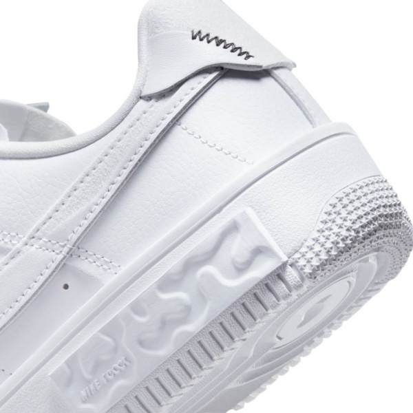 Кросівки Nike W AIR FORCE 1 FONTANKA DH1290-100 р.40 білий