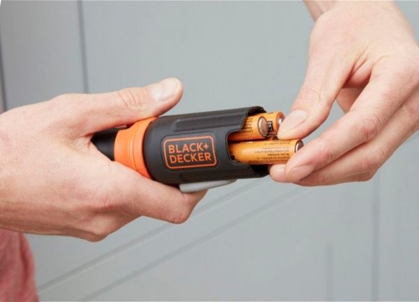 Отвертка аккумуляторная Black+Decker BCF601C
