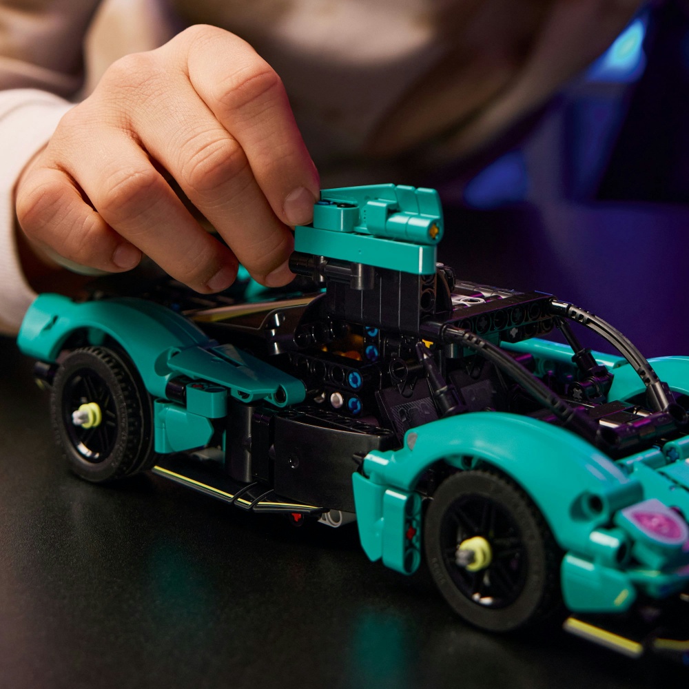 Конструктор LEGO Technic Aston Martin Valkyrie 42208