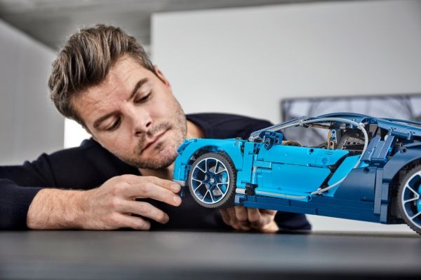 Конструктор LEGO Technic Bugatti Chiron 42083