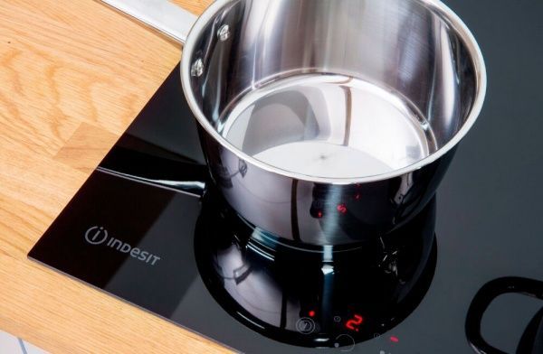 Варильна поверхня Indesit VIA640.1C