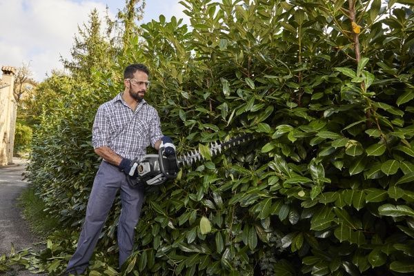 Кусторез Alpina™ бензиновый AHT60