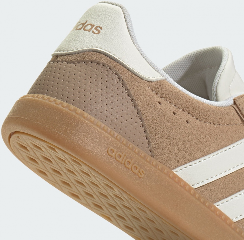 Кросівки жіночі Adidas BREAKNET SLEEK WARSAN/CWHITE/GUM3 IH1370 р.41 1/3 бежеві