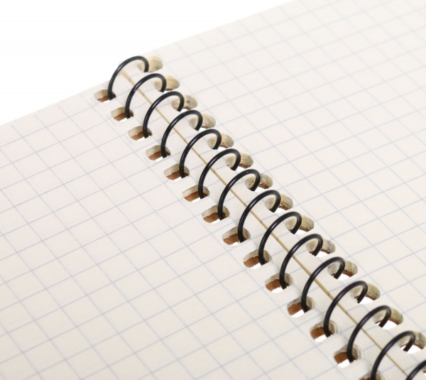 Тетрадь школьная Крафт А6 на пружину 60 листов в клеточку