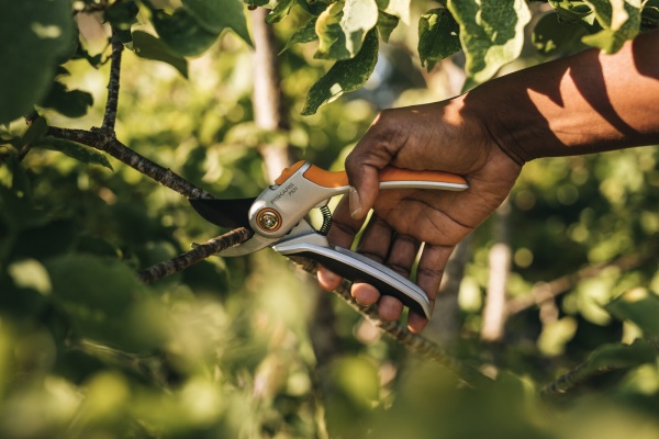 Секатор плоскостной Fiskars Plus P531 металлический (1057168) 