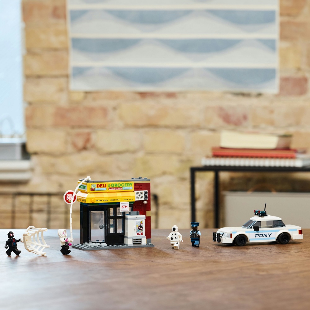 Конструктор LEGO Super Heroes Marvel Вселенная-паук: Майлз Моралес против Пятна 76311