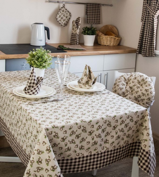 Скатерть Lucy Коричневый цветок 133x180 см коричневый 