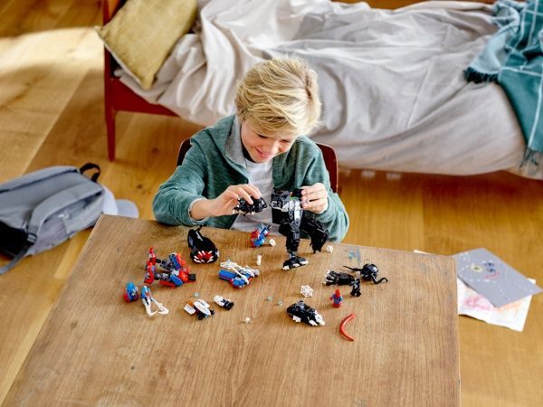 Конструктор LEGO Super Heroes Marvel Людина-Павук проти Венома 76115