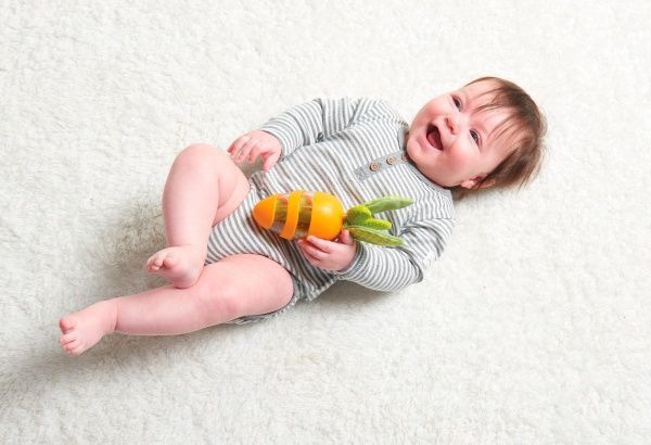 Брязкальце-прорізувач Tiny Love Морквинка