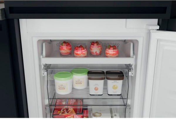 Встраиваемый холодильник Hotpoint Ariston HAC20 T321