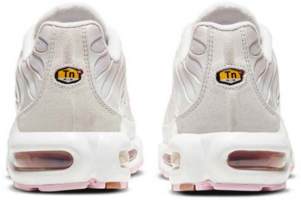 Кросівки Nike AIR MAX PLUS DD6612-001 р.36,5 чорний