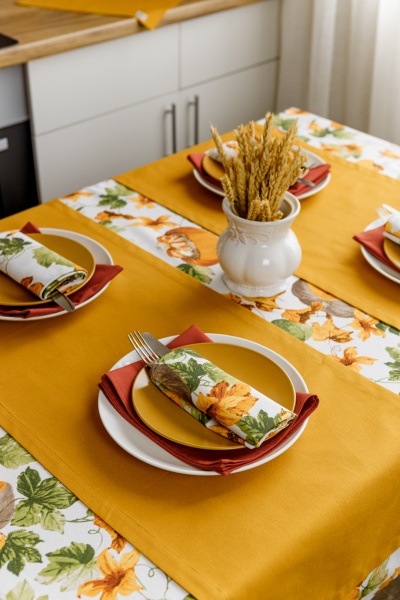 Скатерть Happy Fall 132x120 см оранжевый/белый с принтом Прованс 