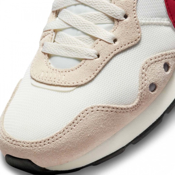 Кросівки Nike Venture Runner CK2948-111 р.40 бежевий