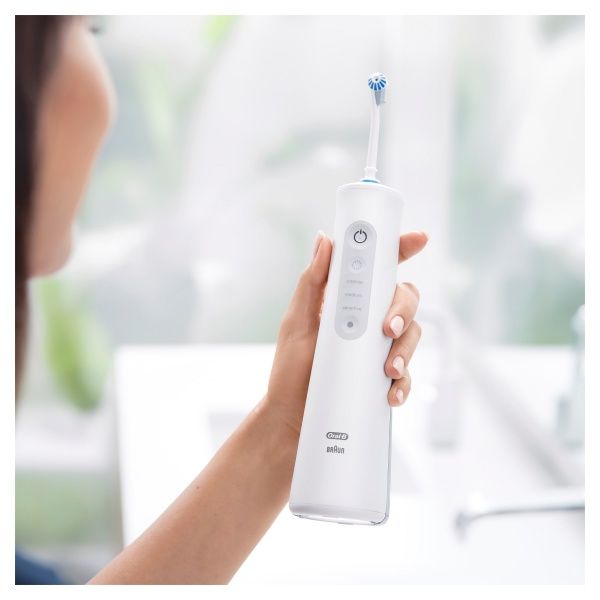 Ирригатор Oral-B Aquacare Pro-Expert с технологией Oxyjet