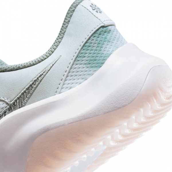 Кросівки Nike LEGEND ESSENTIAL 3 NEXT NATURE PREMIUM DV9008-001 р.36,5 сірий