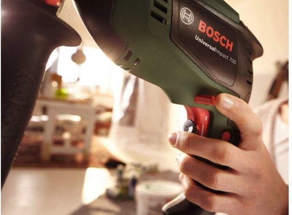 Дрель ударная Bosch UniversalImpact 700 W 060313100F