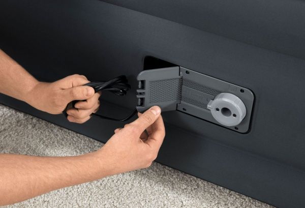 Матрас надувной Bestway Fortech Airbed Queen с двойным электронасосом 203x46 см серый 69075