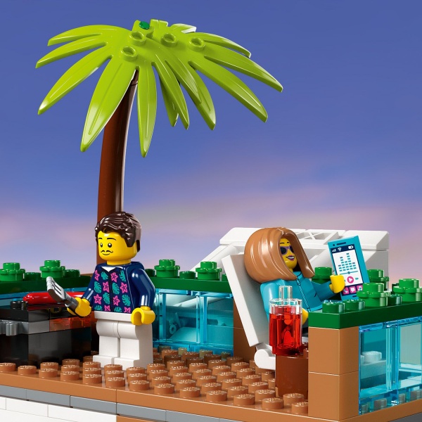 Конструктор LEGO City Багатоквартирний будинок 60365