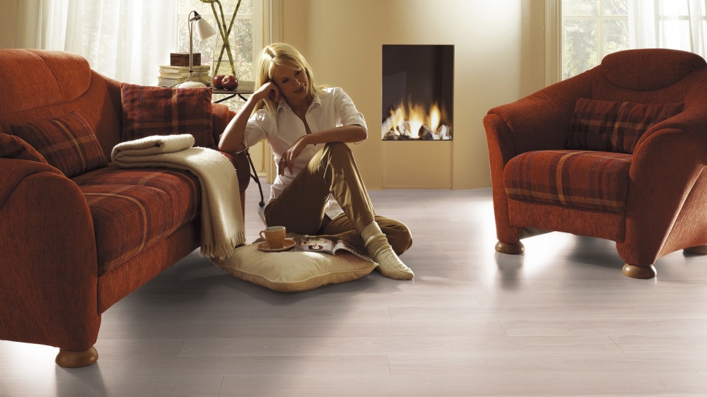 Ламинат Kronotex Exquisit V4 дуб вейвлес белый 32/АС4/8 мм