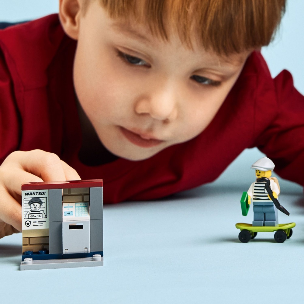 Конструктор LEGO City Преследование на полицейском мотоцикле 60455