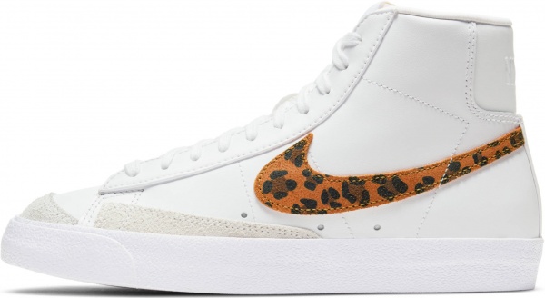 Кросівки Nike Blazer Mid '77 SE DA8736-101 р.US 9 білий