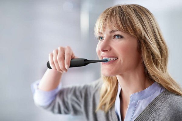 Електрична зубна щітка Philips HX6830/35 набір