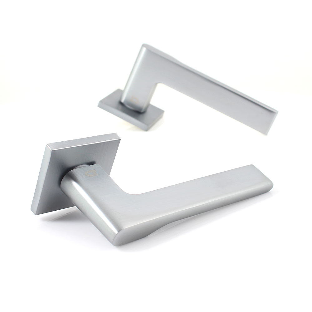 Ручка на розетці Comit Strait Q брашований матовий хром