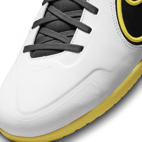 Футзальная обувь Nike React Tiempo Legend 9 Pro IC DA1183-107 р.US 10,5 белый