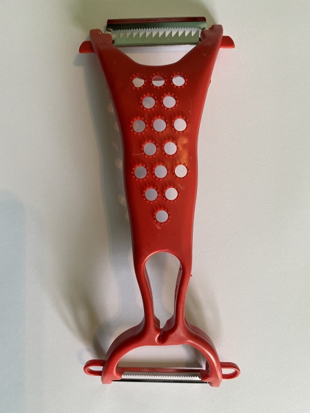 Овощечистка красная 3 в 1 Забава 