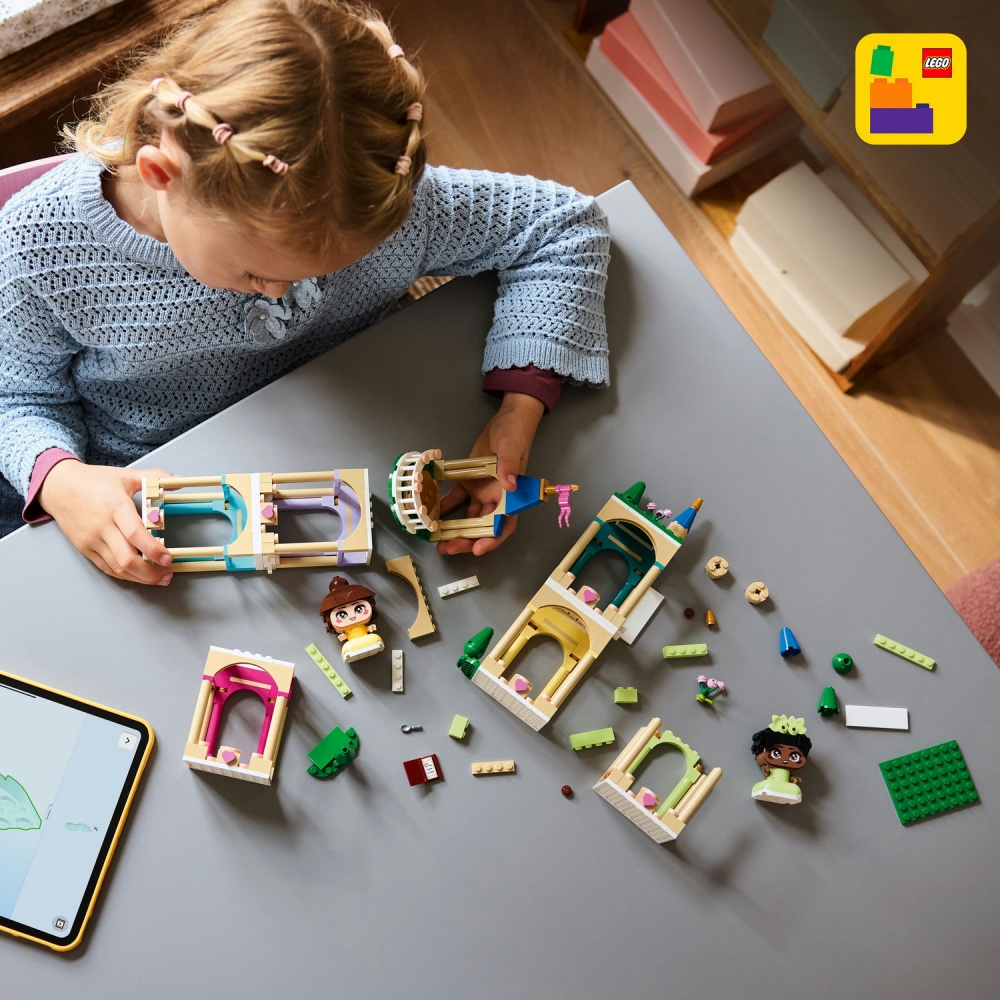 Конструктор LEGO Disney Princess Минипринцессы Бель и Тиана с замком 43291