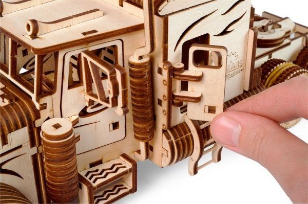 3D-конструктор Ugears Тягач VM-03 70056