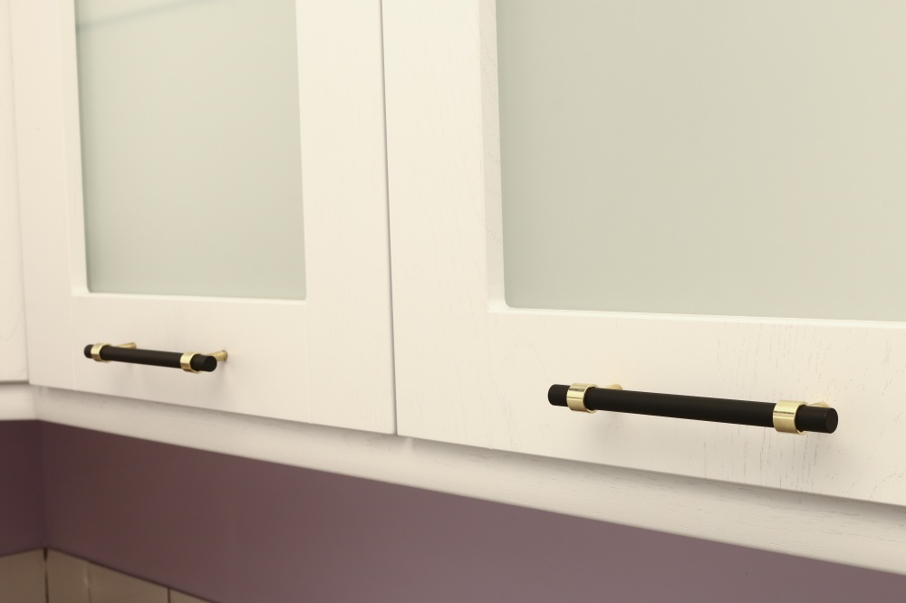 Ручка для меблів рейлінгова 128 мм чорний/золото