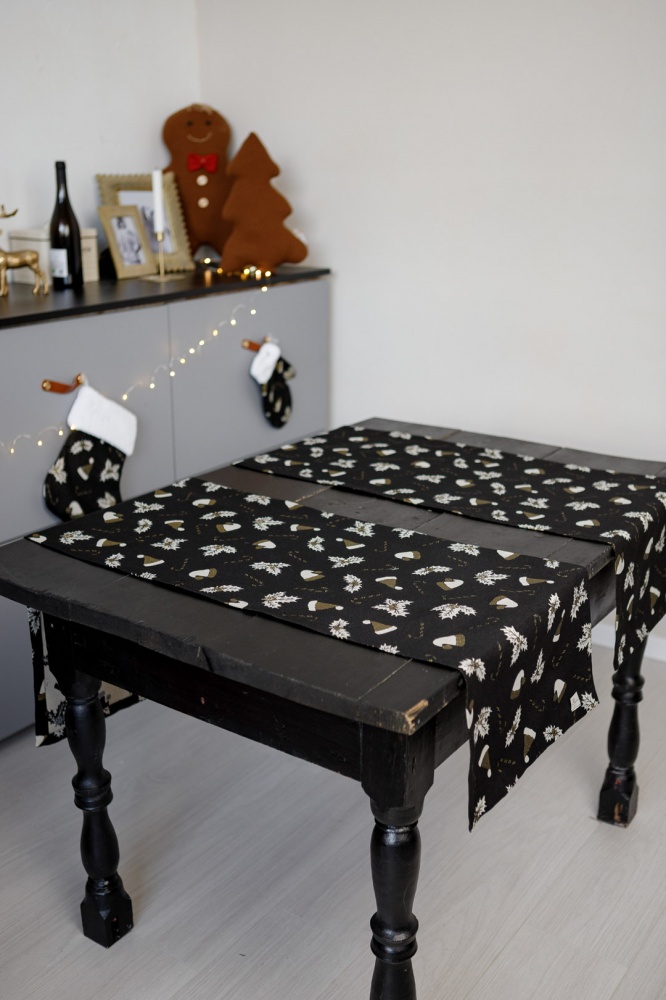 Дорожка (раннер) Шапочки на черном 140x180 см Прованс