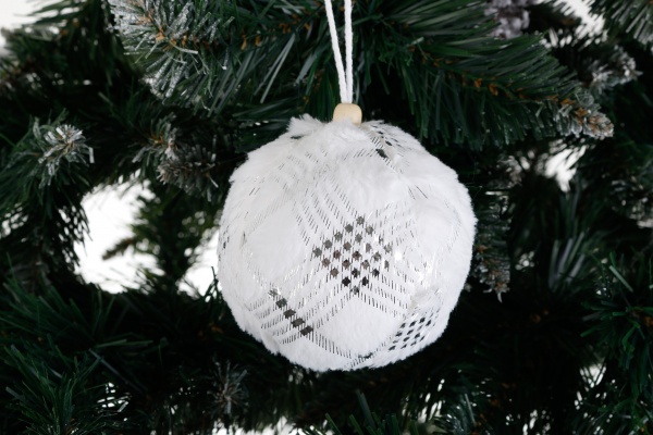 Шар новогодний Shunda пенопластиковый 100 мм бело-серебряный SDA212210WS