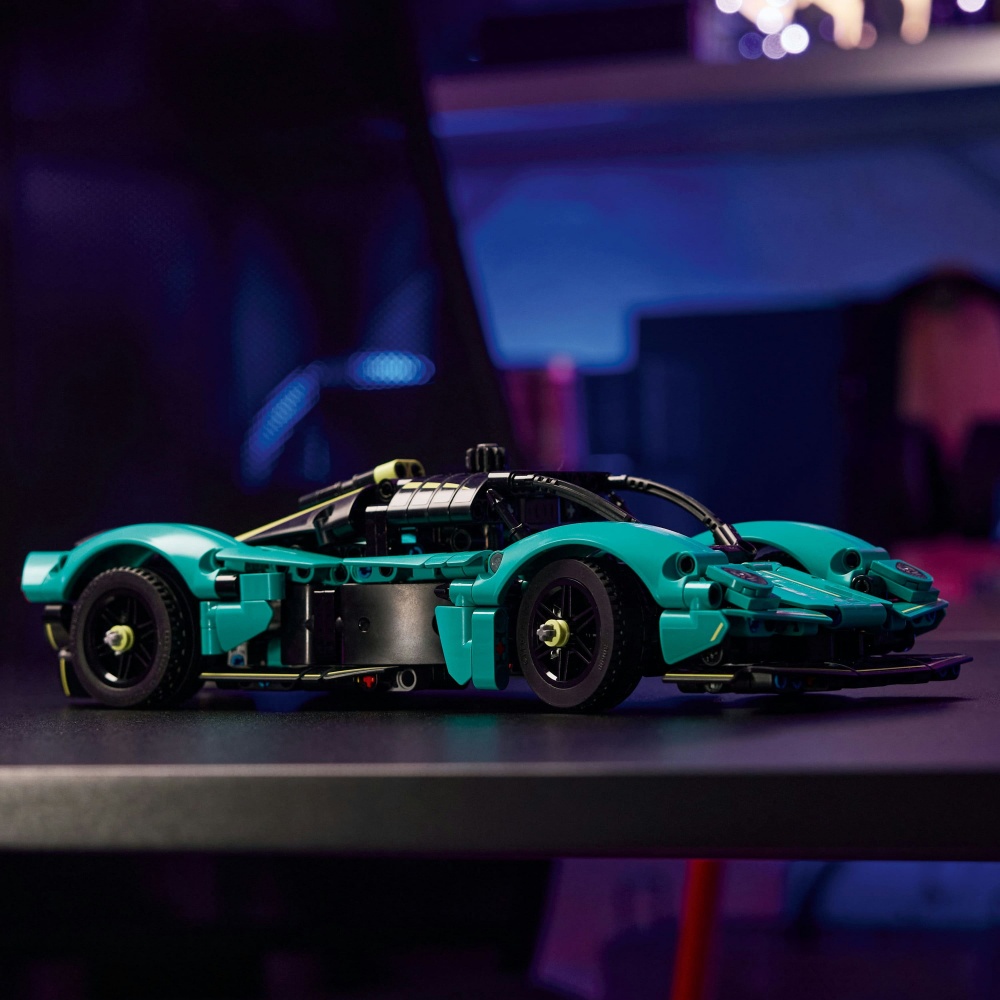 Конструктор LEGO Technic Aston Martin Valkyrie 42208