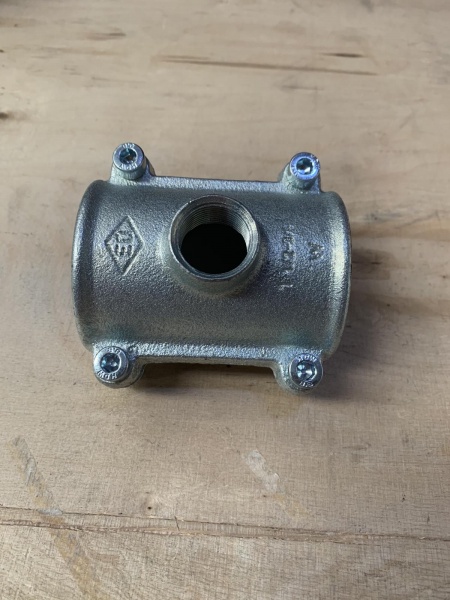 Хомут-врізка Atusa оцинкований (білий чавун) O1 1/2 х 3/4