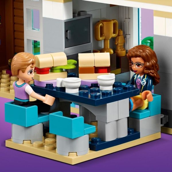 Конструктор LEGO Friends Школа у Хартлейк-Сіті 41682