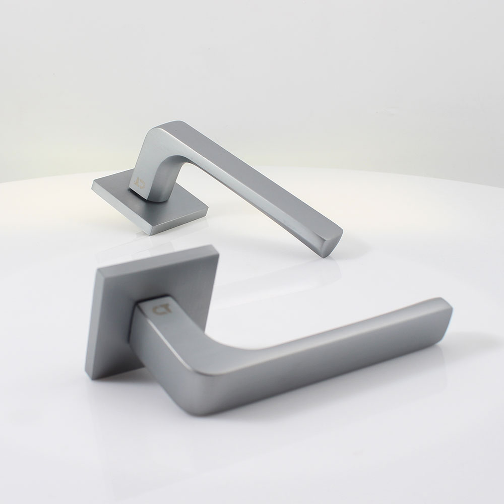 Ручка на розетці Comit Inferno брашований матовий хром