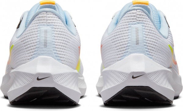 Кросівки Nike AIR ZOOM PEGASUS 40 DV3854-102 р.38,5 сірий