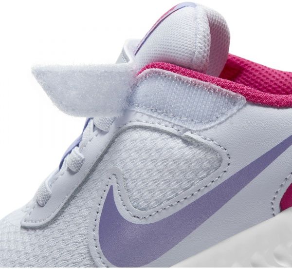 Кроссовки Nike NIKE REVOLUTION 5 BQ5672-018 р.US 2,5Y серый