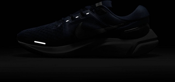 Кроссовки Nike NIKE AIR ZOOM VOMERO 16 DA7245-403 р.46 черный