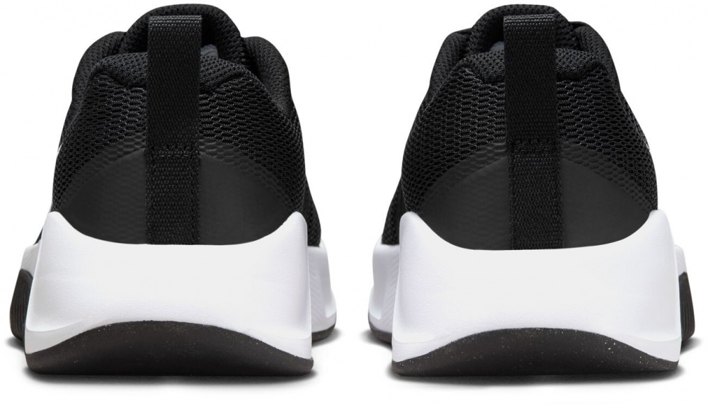 Кроссовки женские демисезонные Nike MC TRAINER 3 FQ1830-001 р.36,5 черные