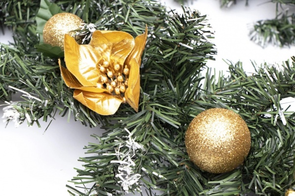 Гирлянда хвойная Девилон с декором 930 081 1,8 м 